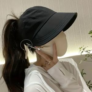 넓은 챙과 통기성이 뛰어난 탑이 있는 접이식 여성용 태양 모자 - 포니테일에 딱 맞습니다.