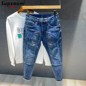 Supzoom 새로운 도착 뜨거운 판매 최고 패션 가을 지퍼 플라이 Stonewashed 캐주얼 패치 워크 카고 데님 포켓 코튼 청바지 남자