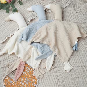 코튼 모슬린 아기 Bibs 귀여운 거위 잠자는 인형 신생아 진정 수건 타액 수건 유아 Burp Cloth 손수건 홀더