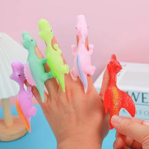 10pcs 공룡 손가락 투석기 감압 장난감 TPR 터키 손가락 새총 어린이를위한 생일 파티는 Goodie Bag Pinata를 선호합니다
