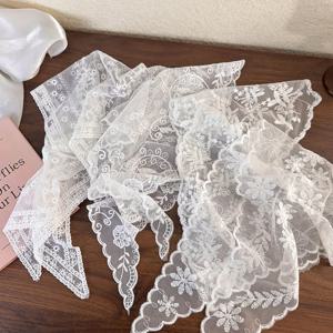 달콤한 흰색 꽃 레이스 스카프 삼각형 목 스카프 여성을위한 패션 Bandanas 터번 삼각형 Headscarf 여행 사진 머리띠