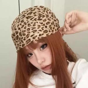 여성을위한 레트로 레오파드 인쇄 스퀘어 스카프 새틴 얇은 가장자리 스카프 머리 밴드 패션 Y2K 레이디 헤어 목도리 랩 여성 Neckerchief
