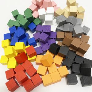 100 개/몫 10mm 나무 큐브 다채로운 주사위 체스 조각 토큰 퍼즐 보드 게임 조기 교육을위한 직각