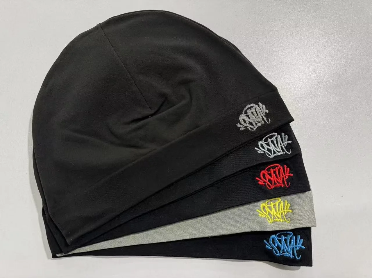Syna World Skull Hat Sy-na Running Cap2024 새로운 뜨개질 Sy-na 비니 모자 MenWomen 단락 품질 모자 Y2k Warm Beanies