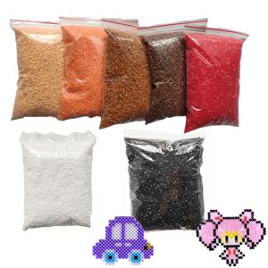 10000 개/가방 2.6mm 미니 하마 비즈 어린이 DIY 장난감 colormixing 화이트 블랙 스킨 컬러 퓨즈 비즈 어린이를위한 학습 장난감