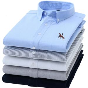 S-6XL 캐주얼 순면 옥스포드 남성 셔츠, 긴팔 자수 말 디자인, 레귤러 핏 패션 버튼, 화이트 드레스 셔츠