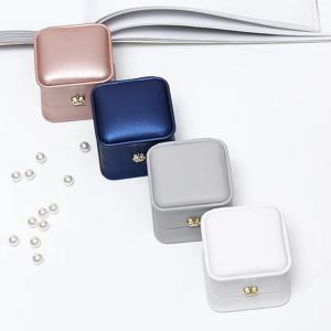1Pcs 패션 반지 보석 상자 5.8x5.8x4.5cm 로즈 골드/네이비 블루/그린/화이트 Pu 크라운 버클 결혼 선물 보석 상자