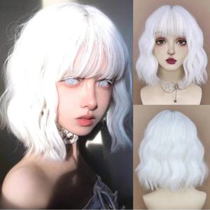 MSIWIGS 합성 짧은 여성 흰색 물결 모양의 곱슬 가발과 Bangs 로리타 코스프레 일일 파티를위한 자연 푹신한 머리 가발