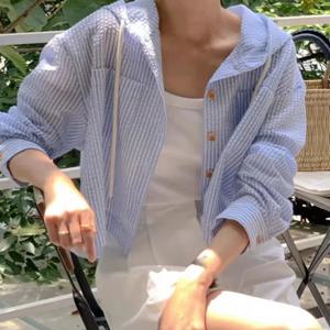 새로운 여성 셔츠 여름 줄무늬 느슨한 캐주얼 다목적 싱글 브레스트 긴팔 태양 보호 후드 셔츠 카디건 탑