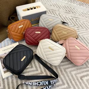 패션 여성의 작은 Crossbody 가방 PU 가죽 메신저 가방 지퍼 핸드백 럭셔리 디자이너 지갑 여성을위한 여름 여행 가방