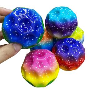2Pcs 유용한 구멍 공 소프트 반 중력 고무 바운스 공 장난감 극단적 인 높은 튀는 공 야외 게임 스포츠 안티 스트레스 공