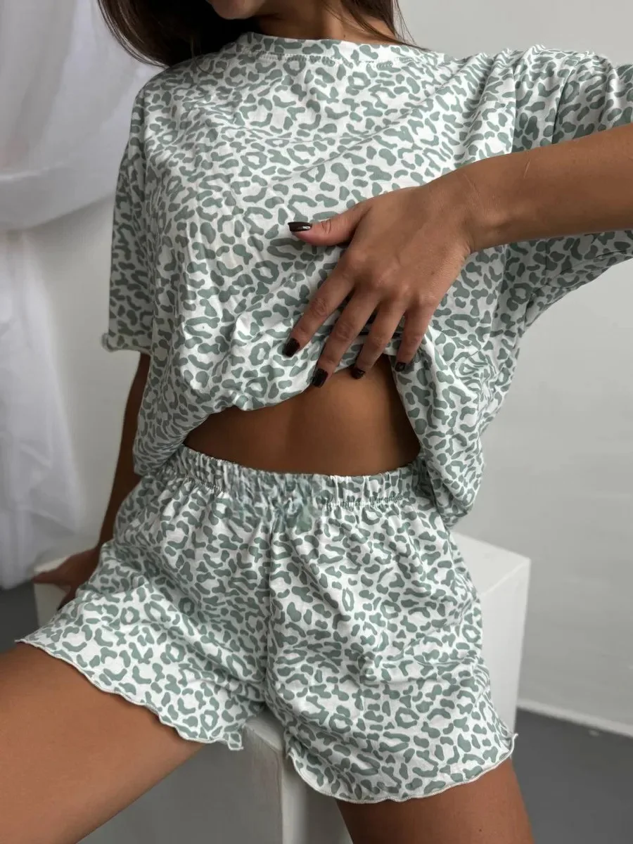 여성 패션 모델 레오파드 프린트 섹시한 매력 라운드 넥 반팔 반바지 정장 잠옷 Homewear