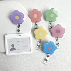 1Pcs 마카롱 꽃 배지 릴 개폐식 ID 매는 밧줄 이름 태그 카드 배지 홀더 클립 의사 간호사 사무용품