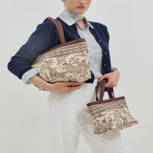 [헤지스 액세서리] [[24FW]] HIBA4F312W2 [뜨왈드주이] Toile de Jouy 브라운 캔버스 쇼퍼백