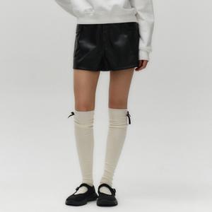 언레이블 페이크 레더 카고 쇼트 팬츠 블랙