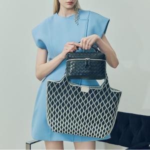[최초가 178,000원] 인트레치아토 베니티백 - 블랙