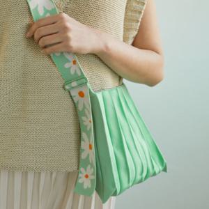 Lucky Pleats Knit Daisy Wing (ALL)