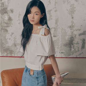 [최초가:239000원] 나이스클랍 오프숄더 블라우스 N232MWB433
