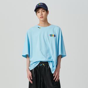 [최초가 69,800원] [COLLECTION LINE] 빈티지 아트 피스 디테일 워시드 코튼 반팔 티셔츠 스카이 블루