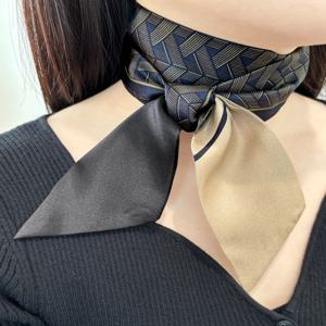 [질스튜어트 뉴욕 액세서리]  JASC4E314N2 네이비 & 브라운 콤비 로젤라 패턴 쁘띠 실크 100% 스