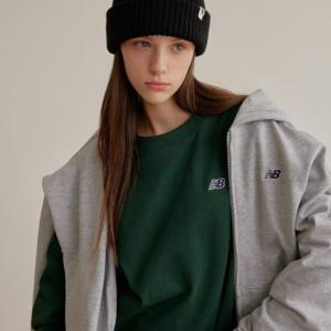 뉴발란스긴팔티 KQJ NBNCE11323-62 UNI ESS 클래식 로고 맨투맨 (SEMI OVER FIT)