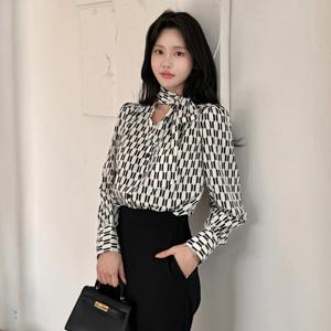 [모리스커밍홈] 기하학패턴 타이 블라우스_M2503BL601A