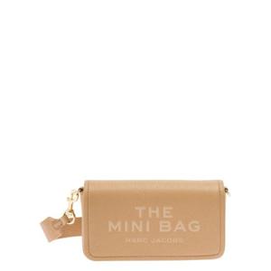 MARC JACOBS 해머드 가죽 소재의 로고가 새겨진 미니 베이지 크로스바디 백 2S4SMN080S02230