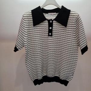 Latium HC06 깔끔하고 부드러운 펀칭 단가라 소이 반오픈 카라 반팔 니트티 T2523sw10B