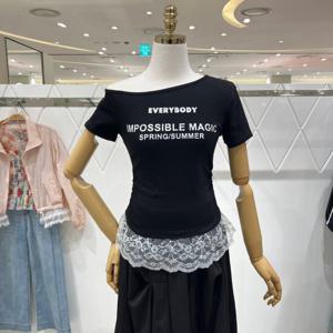 [밸리걸] 레이스 패치 레터링 티셔츠 229950