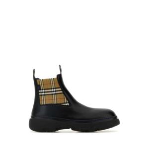 버버리 부츠 8105183 A1189 Black