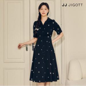 (JJ지고트) 자수 오픈 칼라 플레어 원피스 GP5P0OP521