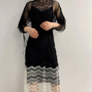 버버리 여성용 블랙 지오메트릭 레이스 드레스 (게더드 슬리브 포함) 8001356