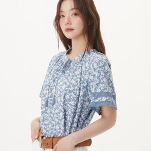 플라스틱아일랜드  (PR2WB505) 테슬장식 플로럴프린트 블라우스