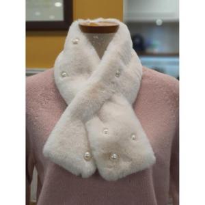 BCBG 세이브존01 진주 페이크 퍼 머플러 B4DOA401