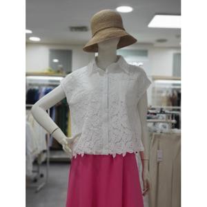 끄레아또레 세이브존09 카라 레이스 민소매 블라우스 mo256bl100