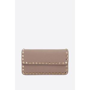 VALENTINO GARAVANI 체인에 달린 Rockstud 그레인 가죽 지갑 6W2P0S61VSHP45