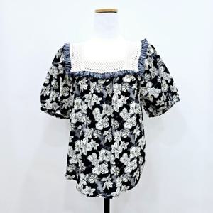 [포커스]플라워스퀘어넥블라우스 FM5D3BL3249BK