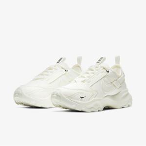 나이키운동화 OQC DD9682-100 나이키 TC 7900