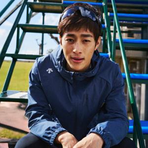 [데상트공식] [홍태준 착용] 러닝 터프 후드형 바람막이 SQ123RWB28