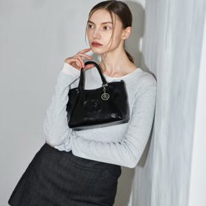 [헤지스] 블랙 로고배색 미니토트백 HIWA5F550BK
