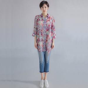 [모라도]24년 봄 여름 중년 여성 줄망사 기하학 블라우스RNM8BL