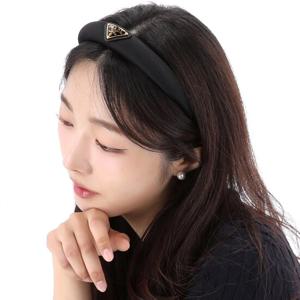 25SS 프라다 삼각로고 리나일론 헤어밴드 1IH080 2DMI F0632