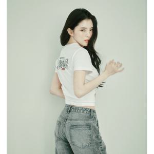 [지오다노]여 굿네너지 미니핏 그래픽 프린트 반팔 티셔츠 395504N