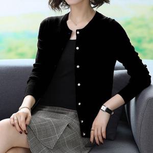 [카라]KARRA 솔리드미니진주버튼가디건_A5S0587