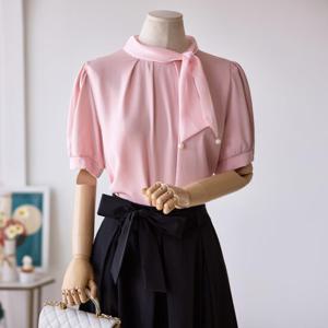[커스텀에이블] 오간자 타이넥 반팔 블라우스_T2505BL620B