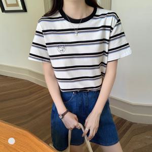 KARRA 스트라이프해피데이티셔츠_A5M0573