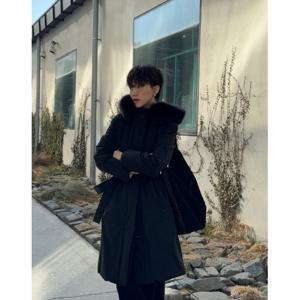 헤지스 여성 24FW 논퀼팅/폭스퍼 탈부착  롱 헤비 다운점퍼 블랙 HSJU4D005BA