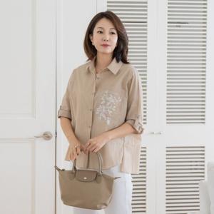엄마옷 마담4060 꽃자수롤업셔츠 여름셔츠 -ZBL2505047-