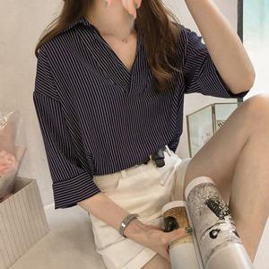 반오픈 카라 세로 스트라이프 5부 셔츠 (WA238DA)