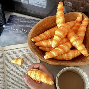 크로와상 빵 냉장고 자석 볼펜 재밌는 신기한 특이한 귀여운 문구 쓸데없는 선물